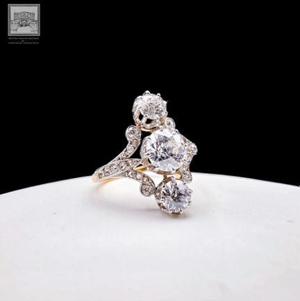 Ring im Belle-Époque-Stil
18 Karat Gelb- und Graug