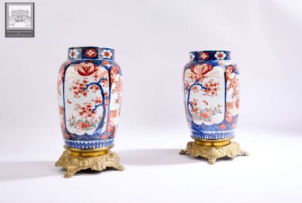 Asie
Paire de vases Imari
Décor de paysages et de 