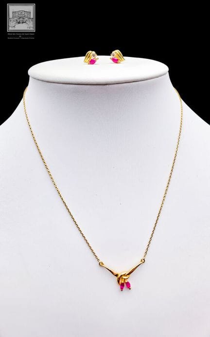 Demi parure 
or jaune 750/°°°
Collier pendentif et