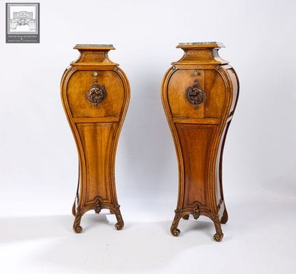 Paire de selettes
Style Louis XV
Bois sculpté
Dess