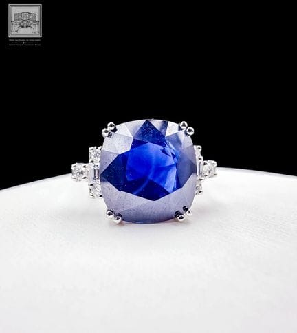 Bague de style Art Déco en or blanc 750°/.(18K) 5g