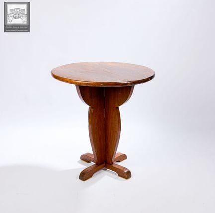 Guéridon Art Déco 
Bois massif verni 
Dim. H. 63cm
