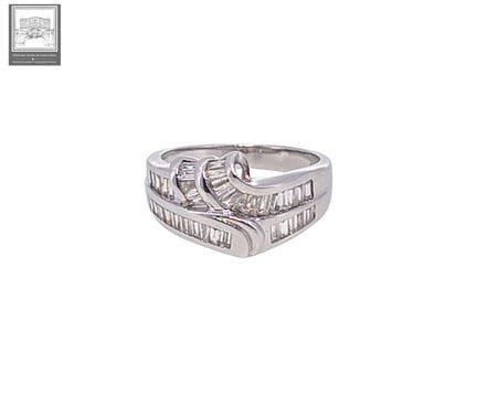 Ring aus Weißgold 750°/.(18K) 6g15, verziert mit L