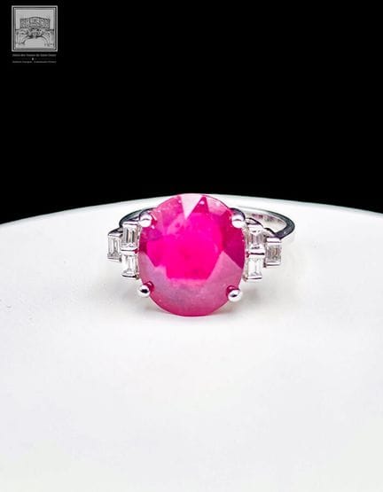 Bague de style Art Déco en or blanc 750°/.(18K) 5g