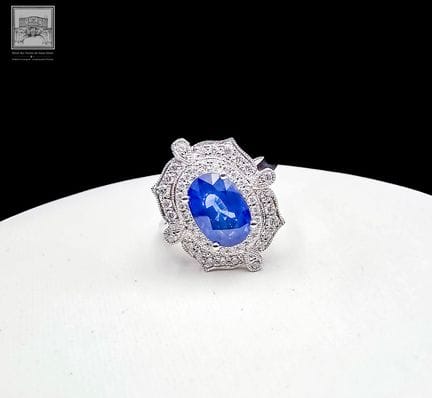 Jolie bague de style Art Déco en or blanc 750°/.(1