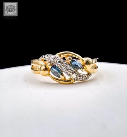 Bague
Or jaune 18K 750/°°°
Sertie 2 petits saphir 