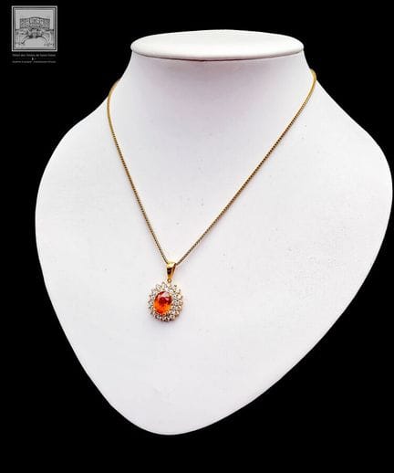 Anhänger + Halskette
18 Karat Gelbgold 750/°°°
Anh
