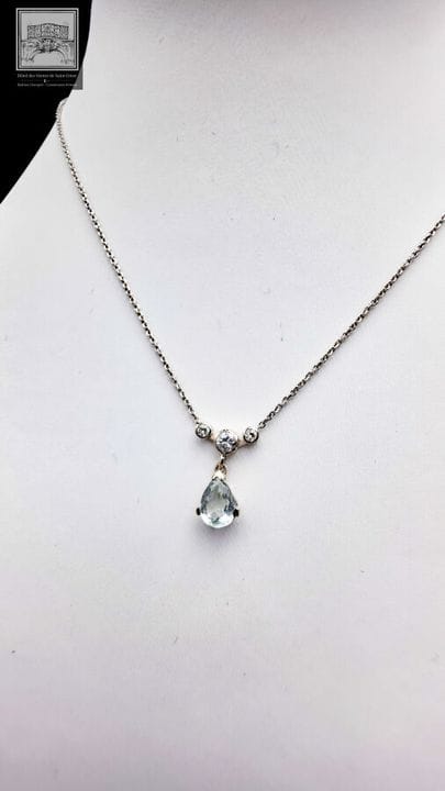 Collier + Pendentif
Or gris 750/°°° Poinçon tête d