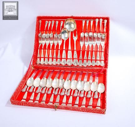 Ménagère en argent 800/°°°, décor de coquille et m