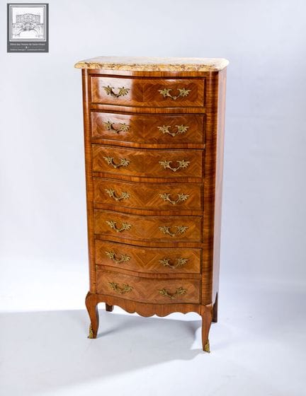 Semainier
Style Louis XV
Bois 
Ouvrant par 7 tiroi