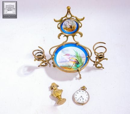 Porte-montre en bronze et porcelaine 
Epoque XIXe 