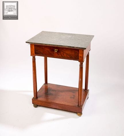 Console en acajou 
Epoque Empire 
Ouvrant par un t
