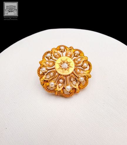 Brosche aus 18 Karat Gelbgold 750°°°
Adlerkopf-Pun