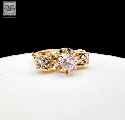 Bague
Or jaune
750/°°° Poinçon tête d'aigle
Sertie
