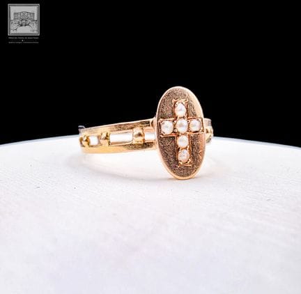 Bague en or 18K 750/°°°
Sertie de 6 pierres blanch
