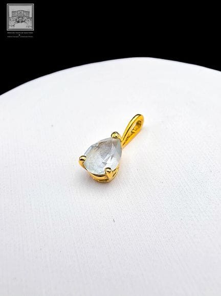 Pendentif sertie d'une aigue marine en forme de po