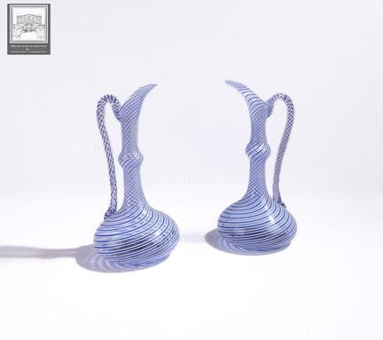 Paire de verseuses
Verre à décor de spirales bleue