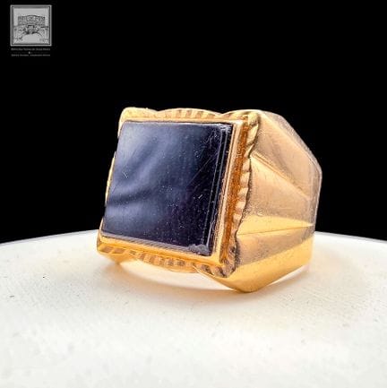 Siegelring
18 Karat Gelbgold 750/°°°
Adlerkopf-Prü