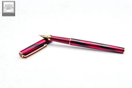 SAILOR
Stylo plume
Plume en or jaune 18K
Corps laq