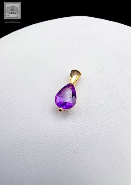 Pendentif sertie d'une améthyste en forme de poire