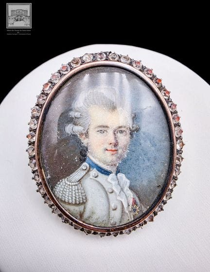 BROCHE-MÉDAILLON AU PORTRAIT D'UN OFFICIER - FIN D