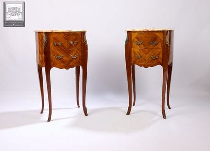 Paire de chevets
Style Louis XV
Bois 
Ouvrant par 