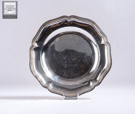 Plat en argent 
Poinçon Minerve 1er titre 925/°°° 