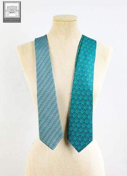 HERMES Paris, Lot comprenant :
- Cravate en twill 