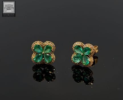Paire de boutons d'oreilles en or jaune 750°/.(18K
