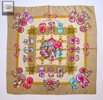 HERMÈS Paris 
Carré en twill de soie titré "Les ru