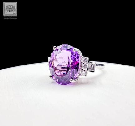 Bague en or blanc 750°/.(18K) 4g35 ornée d'une Amé