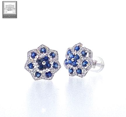 Paire de boutons d'oreilles Marguerites en or blan