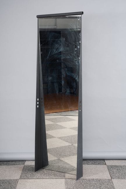 菲利普·斯塔克（Philippe STARCK，生于1949年）
Tom Double 
钢板制穿孔