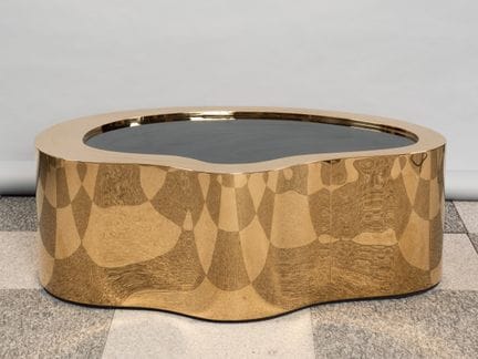 EICHOLTZ 
Gibbons 款茶几，镀金金属与烟熏玻璃材质
39x110.5x76 厘米
（