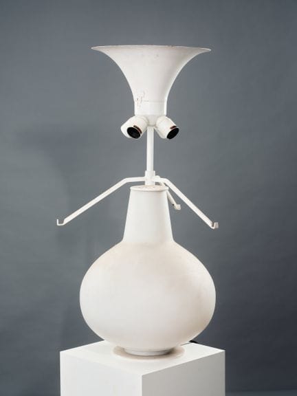 Max INGRAND
Pied de lampe en opaline blanche à qua