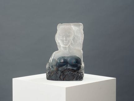 让-克劳德·诺瓦罗（1943-2014）
《古典风格的女子》
模制玻璃作品，经彩绘处理，署名并标注2