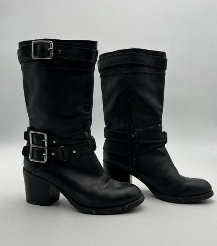 JESSICA SIMPSON. 
Paire de bottines pour femmes à 