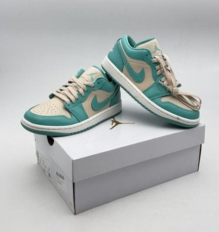 NIKE AIR JORDAN 
Paire de baskets AR JORDAN 1 LOW 