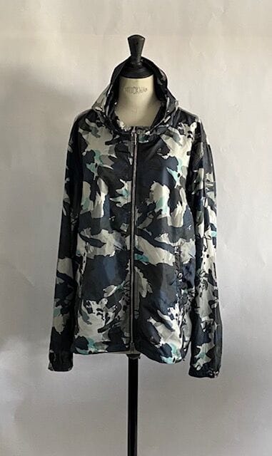BURBERRY 
Coupe vent motif camouflage
Taille 52
Tr