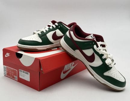 NIKE 
Paire de baskets DUNK LOW GORGE GREEN pour h