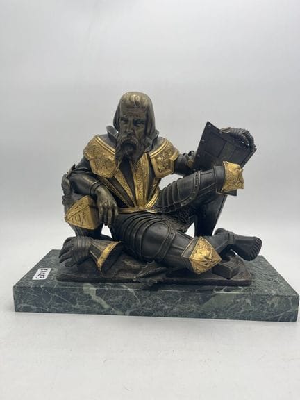 《战士的休憩》
带棕色和金色铜绿的青铜雕塑
19世纪中期