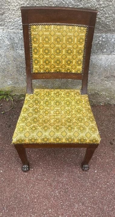 A mahogany and mahogany veneer chair
It stands on 
