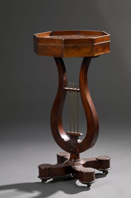 Petite table vide-poche en acajou et placage d'aca