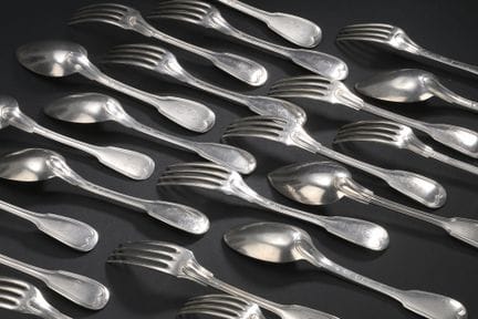Un lot de couverts de table en argent 1er titre 
(