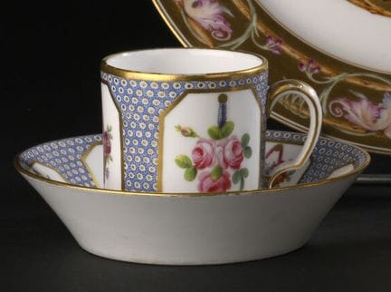 Sèvres
Gobelet litron et sa soucoupe en porcelaine