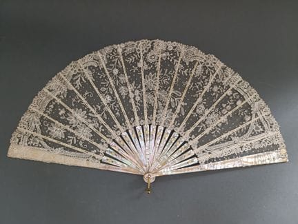 Fleurs, fleurs, France, vers 1880
Éventail plié, l