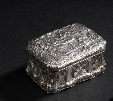 Tabatière en argent de forme rectangulaire 
mouvem