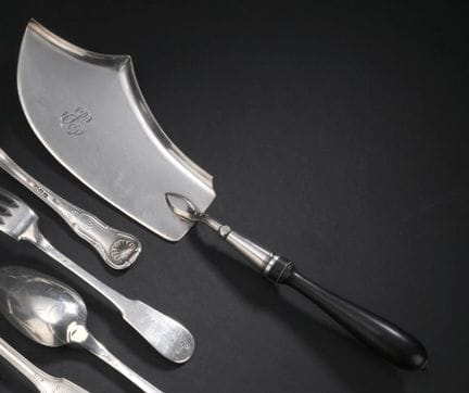 Ramasse miette en argent 2e titre (800/000), de fo