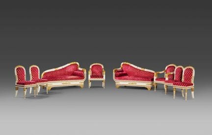 Important mobilier de salon en bois mouluré, sculp