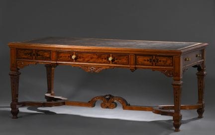 Grande table de bibliothèque marquetée de cadres à